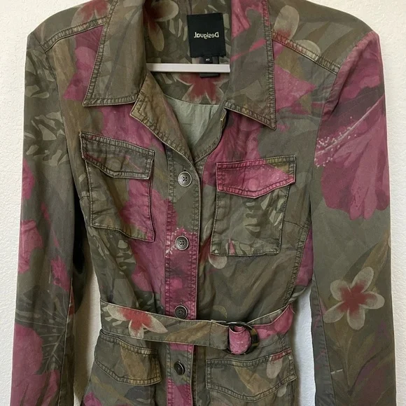 DESIGUALCamoasis Khaki Floral Parka Jacket SS21 Style 21SWEN13Size Medium